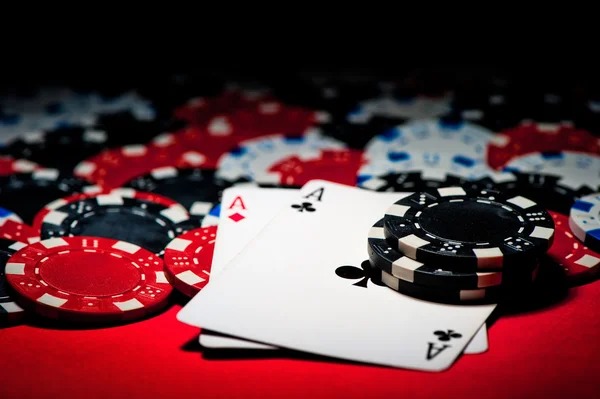e200m slot live Sic Bo Dadu table with three dice in cage and betting layout